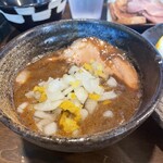 麺屋 みつば - 刻みタマネギでつけ汁がまろやかになります