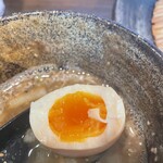 麺屋 みつば - 煮卵も半熟でコクがあり美味い！