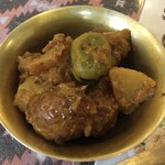 インド料理 パリワル - そら豆、かぶ、じゃがいものタルカリ(おいしい)