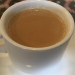 インド料理 パリワル - チャイ(¥450)をしばいていると続々とお客さんが入店されてほぼ満席に(そろそろ行くとしよう)