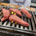 焼肉大衆酒場 真 肉焼屋 - 