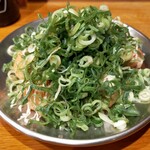 あべの たこやき やまちゃん 川口店 - ぱっと見ではネギの山盛りにしか見えないが