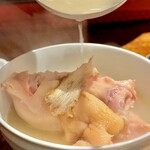 四川料理 花重 - 老媽蹄花湯（豚足と白インゲン豆の薬膳スープ）