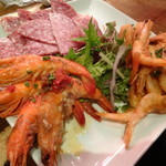 海老炉端 orb - コース三、四、五品目　サル海老の唐揚げ、ソフトシェルシュリンプのマリネ、モルタデッラハム