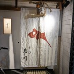 割烹 市川 - お店の前に着きました