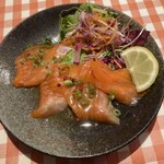 マッジョーレ - おつまみサーモンマリネは2人とかに嬉しいサイズ