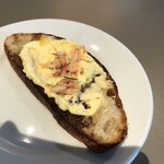 RACINES - 爽やかなレモンの風味が効いたブルスケッタ