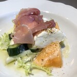 RACINES - メロンとマスカルポーネチーズのインサラータ。見た目よりも美味