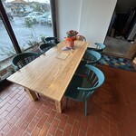 blue wall cafe & marche - 店内テーブル席❗️