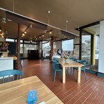 blue wall cafe & marche - 入り口側テーブル席から撮影❗️
