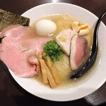 麺屋33 - 近江鴨と比内地鶏の中華蕎麦（塩）（1100円）、昆布玉子（150円）