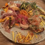 Batis! - 食べたいものがひと通り載ったお得な一皿　てんこ盛りですがぜんぶ美味しい