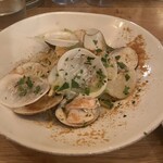 Batis! - コロっとした蕪は甘く、薄くスライスされた蕪はピリッとしていて、不思議でした。何よりもカラスミが特筆すべきいい仕事してました。はまぐり好きには堪らないひと皿でした。