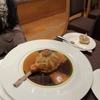 ブラッスリー ポール・ボキューズ 銀座 - 一日7食限定骨付き仔羊のパイ
                