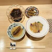 鮨 信海 - 葉山葵のみりん漬け、蛍烏賊のぬた、子持ち昆布、岩もずく酢