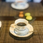 西欧料理 サヴァカ - ⑬【小菓子】
      マカロン、フィナンシェ、珈琲