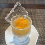 西欧料理 サヴァカ - ⑪【口直】
       ココナッツのブラマンジェ、印産ケサールマンゴー