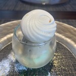 西欧料理 サヴァカ - ⑫【甘味】
      アールグレイのアイス、焼きメレンゲ