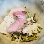 西欧料理 サヴァカ - ⑩【ご飯】
       猪バラ肉+山菜3種（コシアブラ、蕨、筍）の小丼