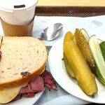 KATZ'S DELICATESSEN - 