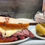 KATZ'S DELICATESSEN - 