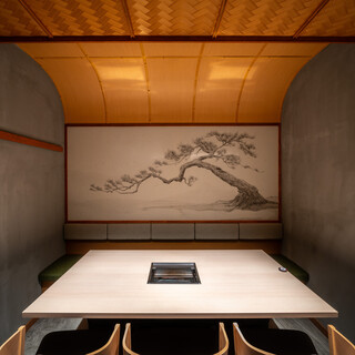 家族焼肉やデート、幅広いシーンにぴったりの和空間◆個室完備