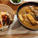 割烹 市川 - 鮭ご飯と豚汁(猪肉)