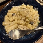 haracucci - 赤ワインを呼ぶゴルゴンゾーラ