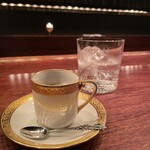 カフェ・鈴木 - 美しいコーヒーカップ