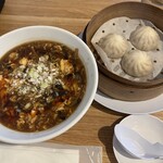 シンガポール発 小籠包と餃子の専門店 ジンホア - 