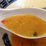 赤湯ラーメン 龍上海 - 底のスープ、にんにくとごまですね