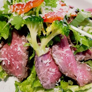 希少部位使用◆自家製ローストビーフサラダ