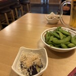 や台ずし - 付出しの揚げ茄子と注文した枝豆