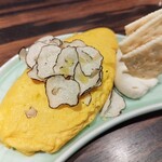 吉祥寺 三うら - サマートリュフのオムレツ。これ、とっても美味しかった！とろとろのオムレツにトリュフの香りが最高♪まぁ、あえて言うならクラッカーはいらなかったけどね笑