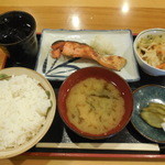 てまひま酒場みよし - 焼魚(鮭)定食￥390-