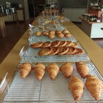 ぼたん荘 - 料理写真:モーニングセットならごはんの朝食セットとパン二つにコーヒ付きで1100円2人でシェアしました