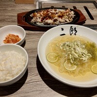 焼肉&手打ち冷麺 二郎 KANAYAMA - 名物二郎冷麺定食