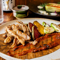 鶏せせりの朴葉焼き