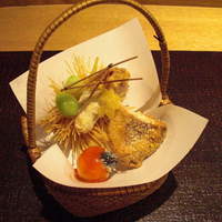 はなれ 味重 - 松茸のフライに銀杏の素揚げなどの晩秋の趣の揚物。