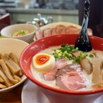 俺のラーメン あっぱれ屋 - 濁とろ塩チャーシューメン、チャーシュー別盛り、メンマ追加。