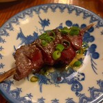 鶴千 - 黒毛和牛レバーのレア焼き