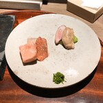 炭焼 TORI8 - あいちがもコンフィ,ホロホロなま、黒帝炙り、春日井のサボテンを添えて