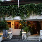 293＋ - こちらのビルの２Fに293(ツグミ）さんがあります