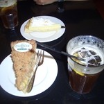 DUDOK - 料理写真:レモンティーとアップルパイを頂きました〜♪