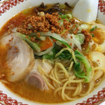 旭川らーめん かかし - 味噌坦ラーメン
      麺が全粒粉麺にかわり、つるっとコシがあります。
      おいしかったぁ〜^_^