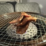 やきにくホルモン 幸心 - かなりジューシーでザクザク