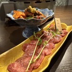 やきにくホルモン 幸心 - 人気No.1 生タン