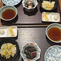 天ぷら ひさご - 小鉢のわかめとタコのやつ、めちゃくちゃ美味しいです！