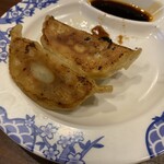 バーミヤン - 料理写真:餃子3個セットの餃子、1個食べ。うまい！僕は、王将より、こっちの方が好きかも。