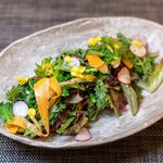 Seminare Karuizawa - Salad
      A salad made with naturally grown vegetables and homemade vinaigrette.
      This dish showcases the true potential of the vegetables.
      Please try it and experience the flavors.